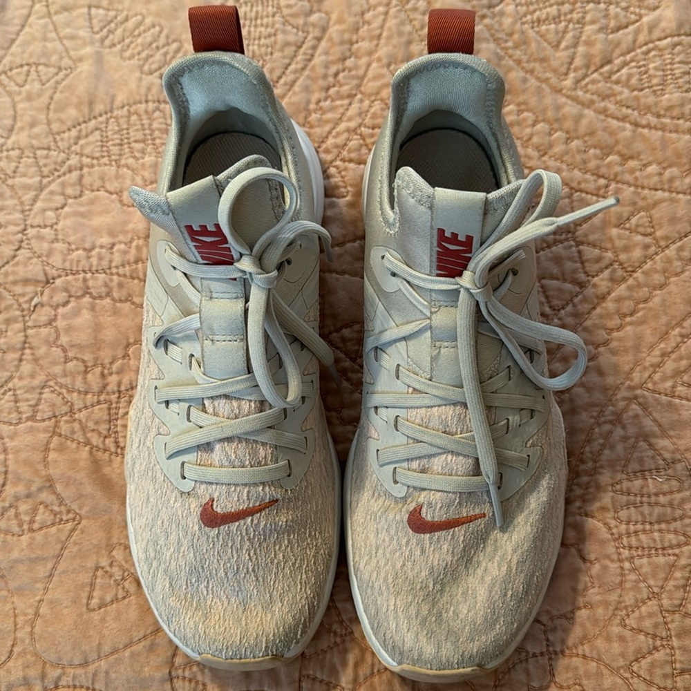 Pink Nike EliteTR Tennis shoe size 7